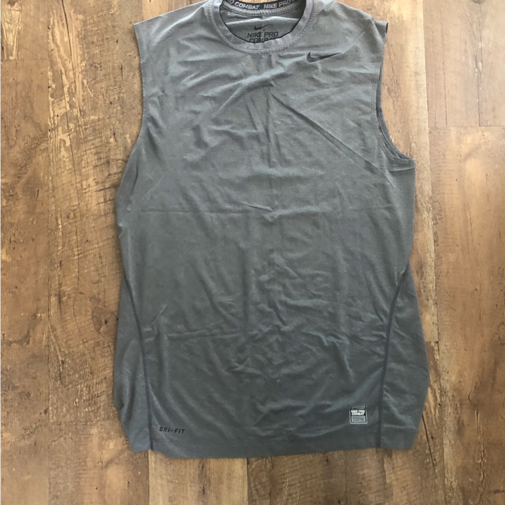 • NIKE • pro combat tank